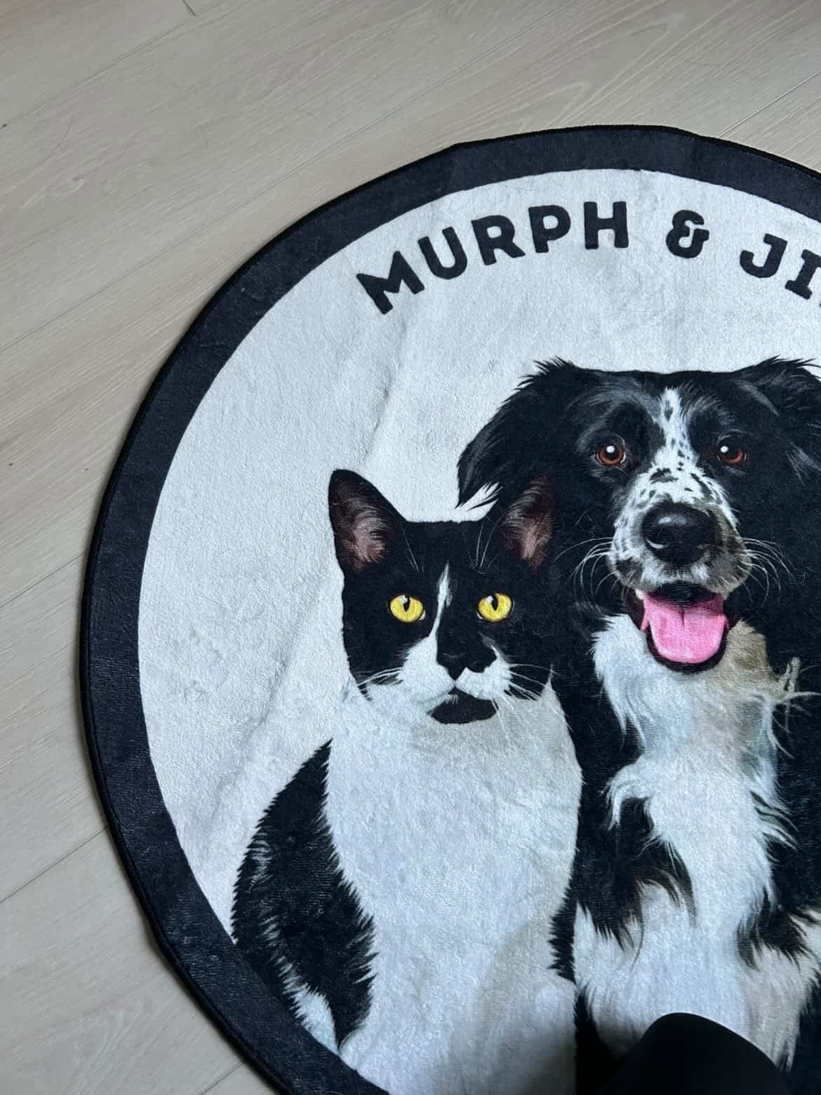 Il cane di un cliente con il suo tappeto ritratto